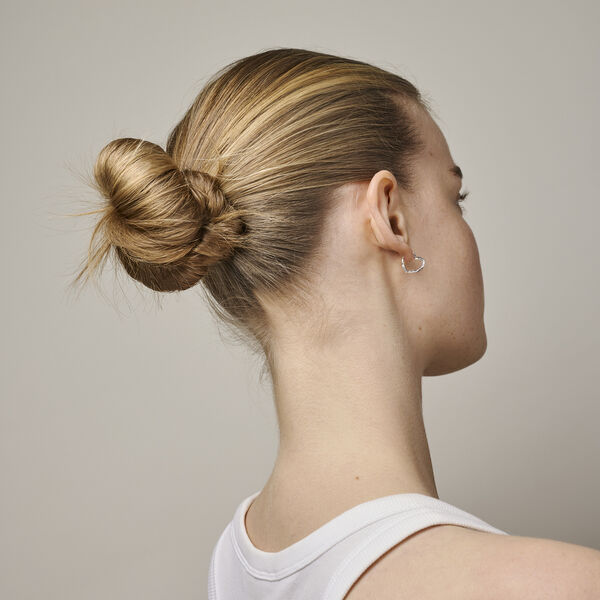 Kleine organische Herz-Creolen, ENAMEL Copenhagen