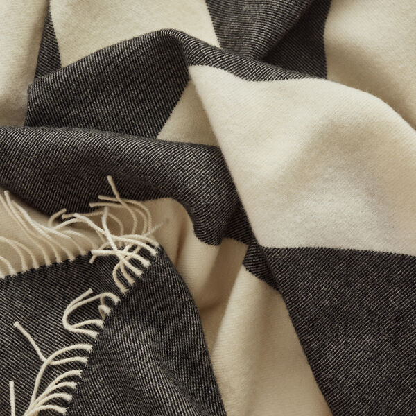 The Sweater Throw, 06600 black, Silkeborg Uldspinderi