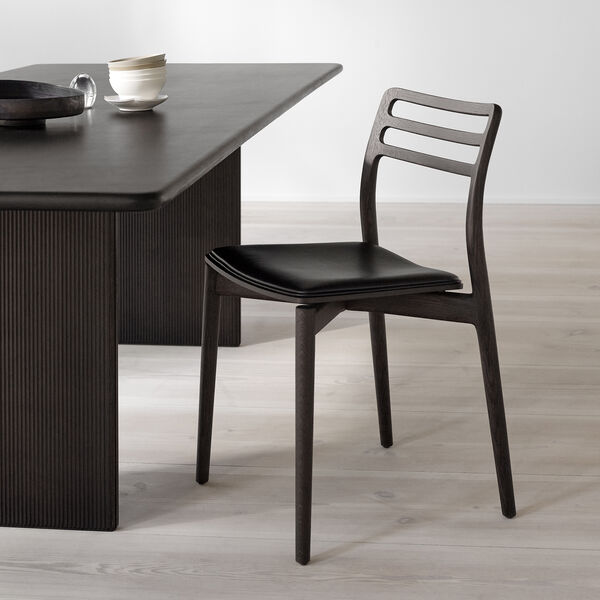 Vipp481 Cabin Esszimmerstuhl, dunkelgebeizter Eiche/schwarz, Vipp