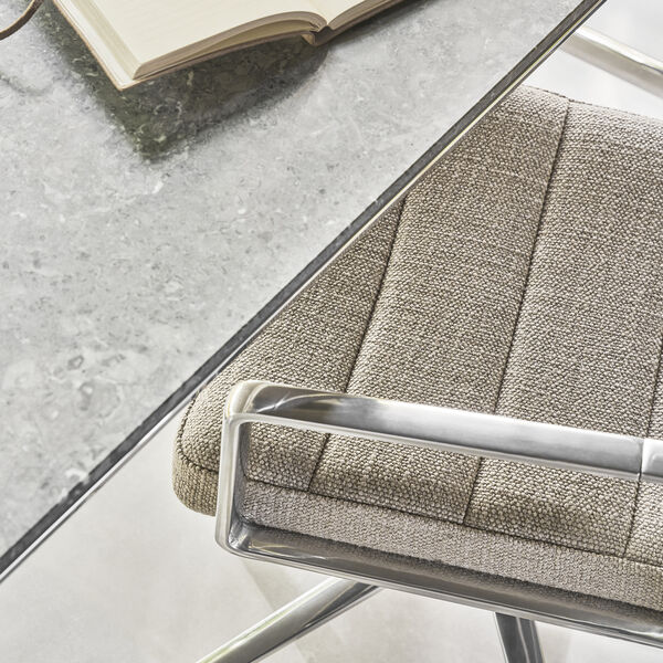 VIPP453 Swivel+ Stuhl mit Rollen, dunkler Sand/poliertes Aluminium, Vipp