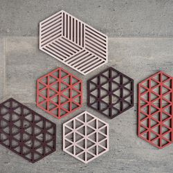 Triangles Trivet, burned red, Zone Denmark