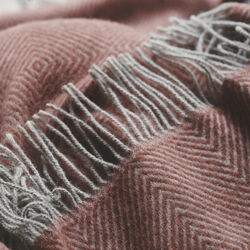 Liv&oslash; Throw, 03109 rosewood, Silkeborg Uldspinderi