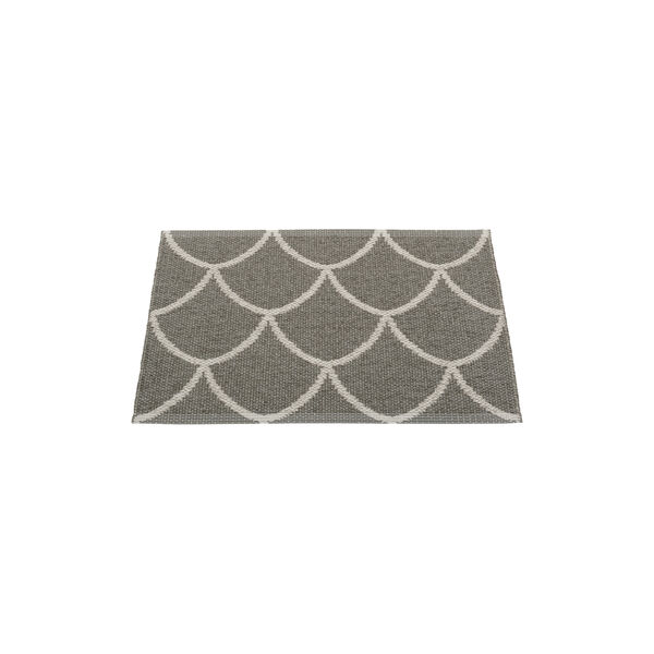 Kotte Plastic Rug, charcoal/warm grey, Pappelina