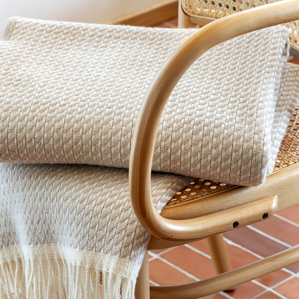 MELLO Throw, warm grey, R&oslash;ros Tweed