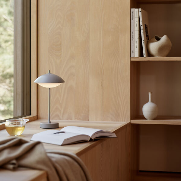 Clam&trade; Portable Lamp, nine grey, Fritz Hansen