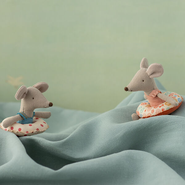 Kleine Schwester Strandmaus mit Schwimmring, Blume, Maileg