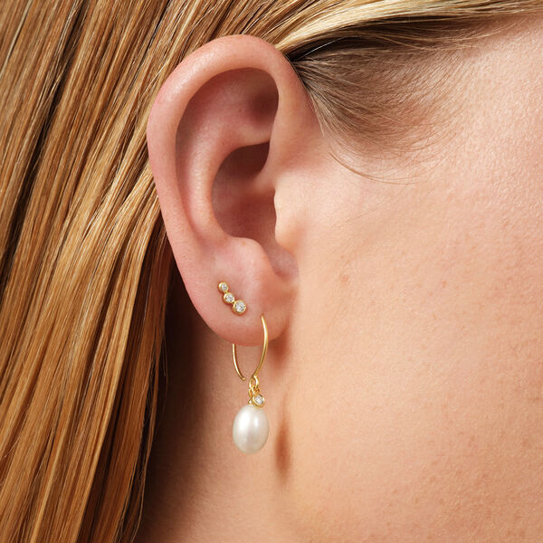 Juni-Ohrring, Gold/wei&szlig;e Perle, Julie Sandlau