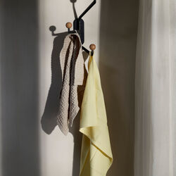 Capture SC74 3-armed Hook, graphite/oak, &Tradition