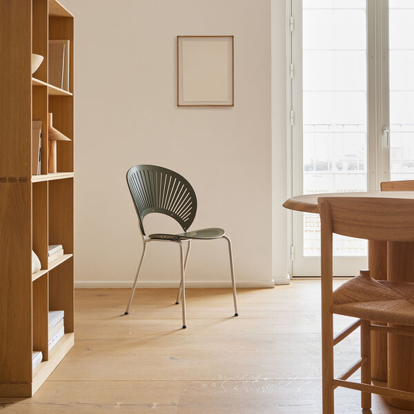 3398 Trinidad Stuhl, khaki green/chrome, Fredericia Furniture