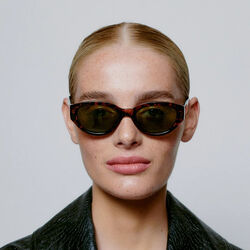 Winnie Sunglasses, demi tortoise, A. KJ&AElig;RBEDE