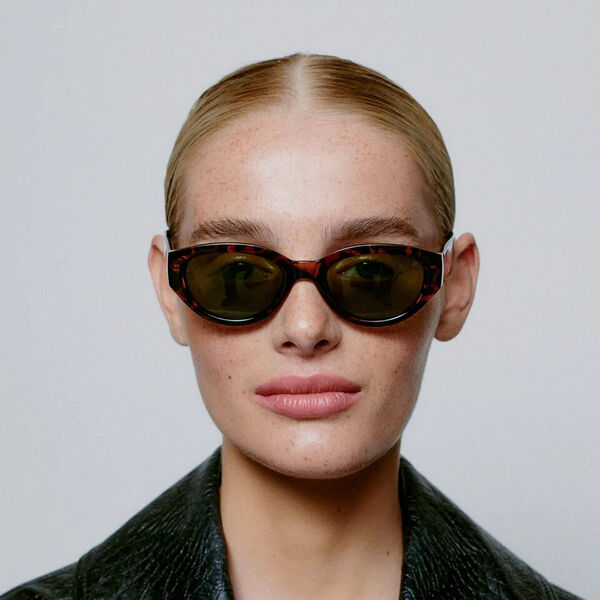 Winnie Sunglasses, demi tortoise, A. KJ&AElig;RBEDE