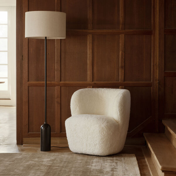 Gravity Stehleuchte, schwarzer Stahl/leinen, GUBI