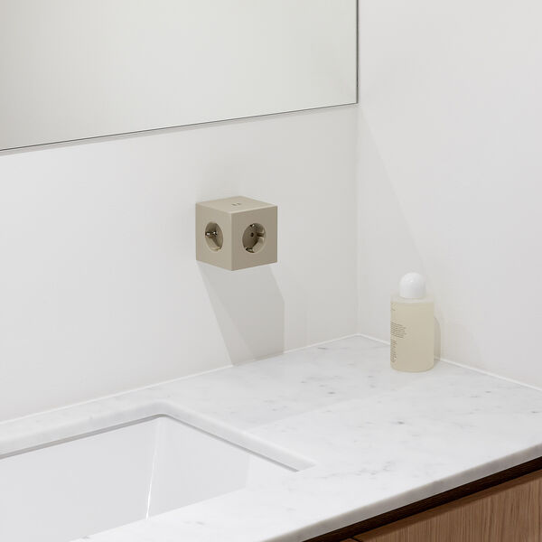 Quadrat 2 USB-C (30W), nomad sand, Avolt