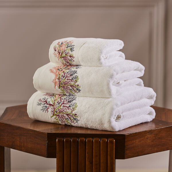 Na&iuml;ades Towel, Yves Delorme