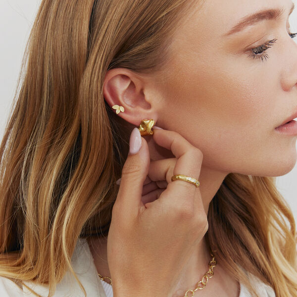 Dahlia post earring w. leaves, silver plated, Pure by Nat