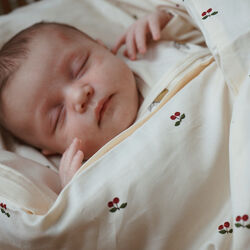 2-teiliges Babybettwäsche-Set, cherry, Konges Sløjd