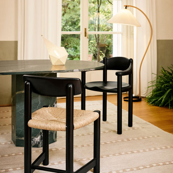 Daumiller Esszimmer-Armlehnstuhl, braun/schwarze Kiefer, GUBI