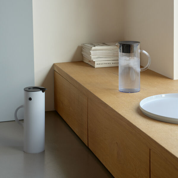 EM77 Vacuum Jug 1 L, soft cloud, Stelton