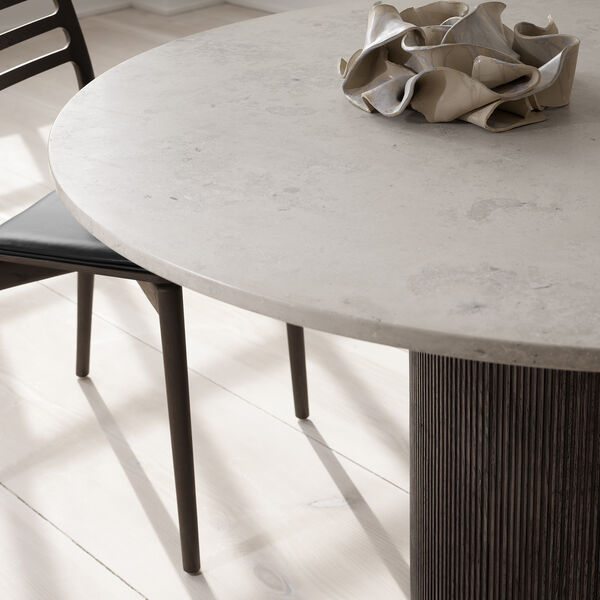 Vipp494 Cabin runder Esstisch, dunkelgebeizte Eiche/hell beige, Vipp