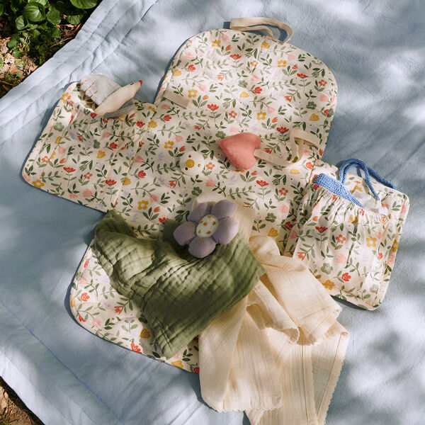 River Changing Mat, flower market, Dear April
