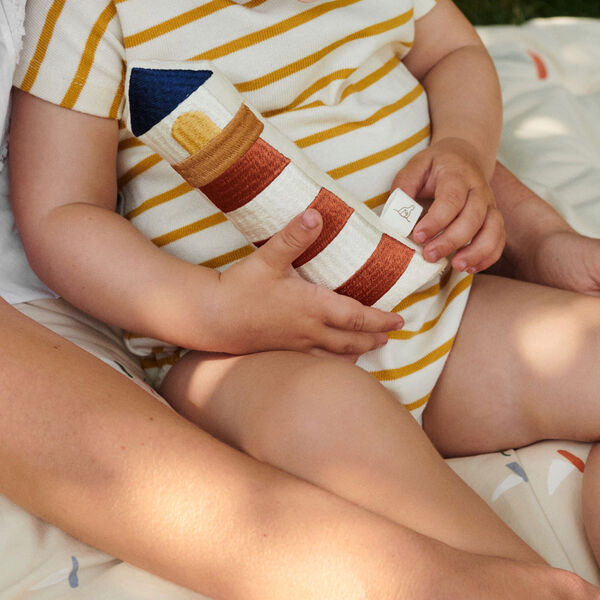 Klint Lighthouse Rattle, Dear April