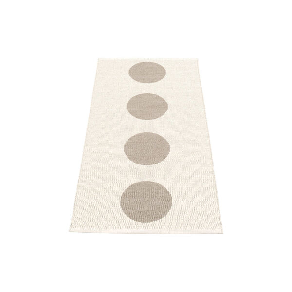 Vera Plastic Rug, mud/vanilla, Pappelina