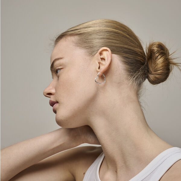 Organische Herz-Creolen, s&oslash;lv, ENAMEL Copenhagen