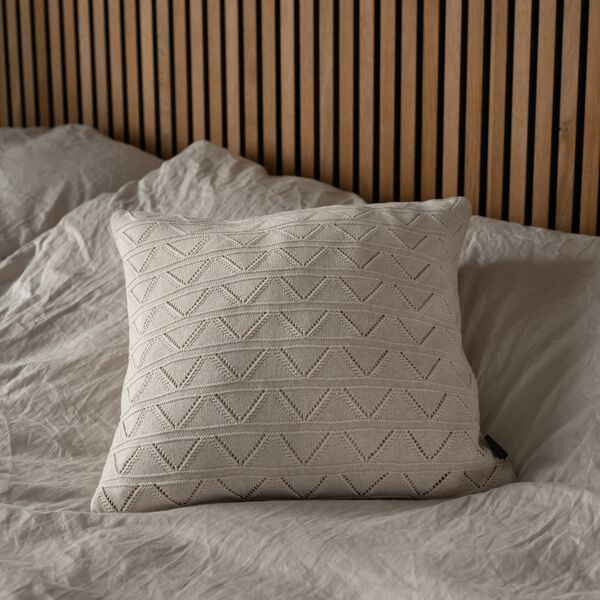Knitted Cushion Mauntain, beige melange, By LOHN
