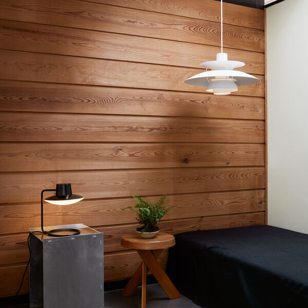 AJ Oxford Table Lamp, metal black/opal, Louis Poulsen