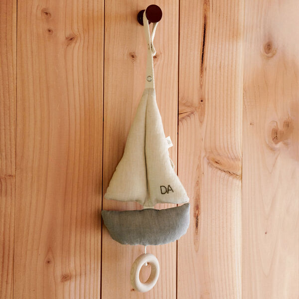 Pondus Segelboot-Mobile, Dear April