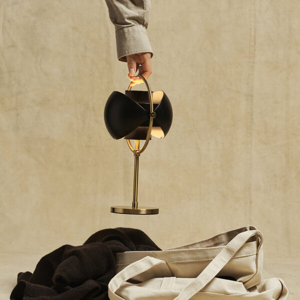 Multi-Lite tragbare Lampe, schwarz seidenmatt/Messing, GUBI