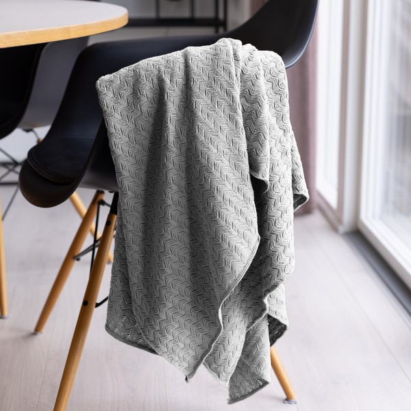 Knitted Plaid Wave, med grey melange, By LOHN