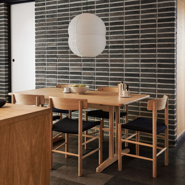 J39 Mogensen Stuhl mit gepolstertem Sitz, olieret eg/sort kanvas, Fredericia Furniture