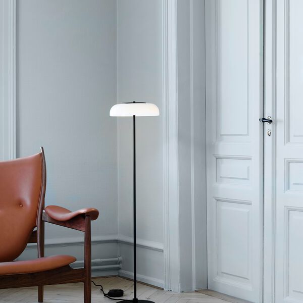 Blossi Floor Lamp, black/opal, Nuura