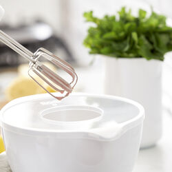 NEW Margrethe Bowl w. Anti-Splash Lid, white, Rosti