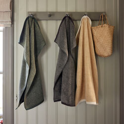 Maurice Towel, stones, Himla