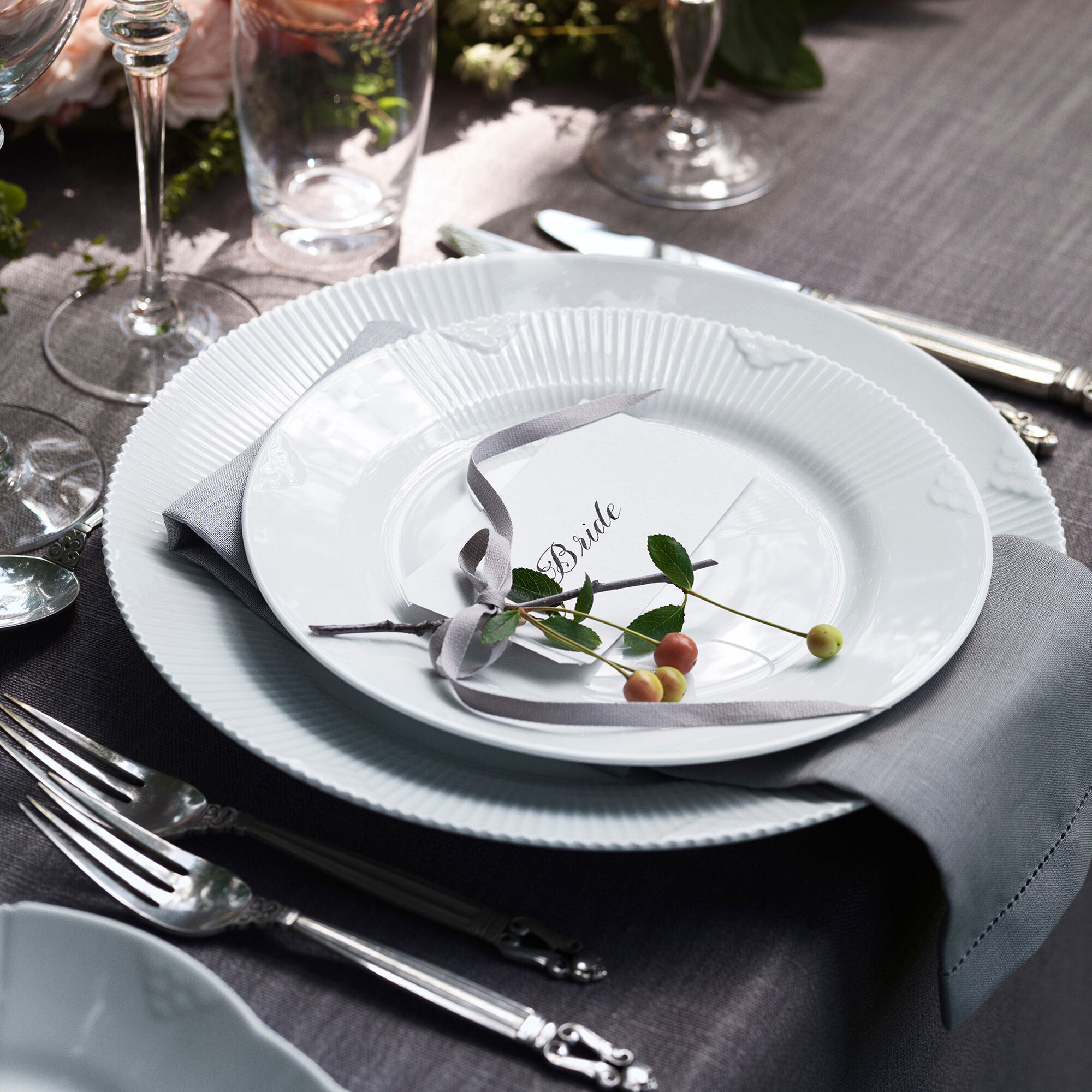 Kaufen Sie Elements WeiB Teller 22 cm von Royal Copenhagen Illums Bolighus