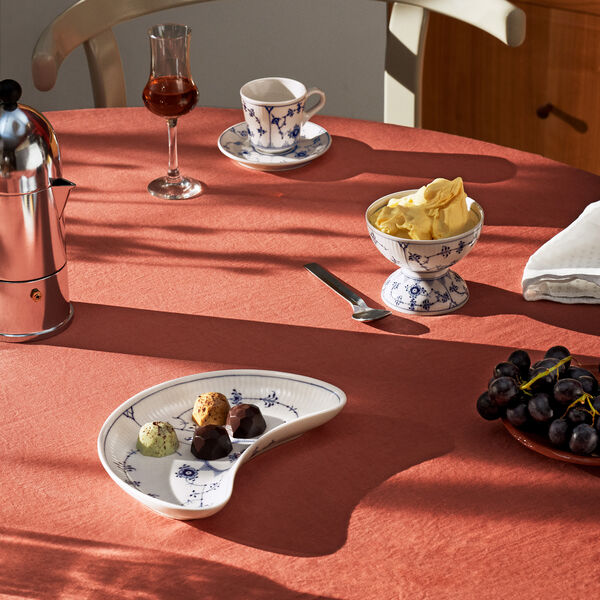 Musselmalet gerippte halbmondf&ouml;rmige Asiette 22 cm, Royal Copenhagen