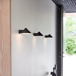 Grasp Wall Lamp, matt black, FRANDSEN