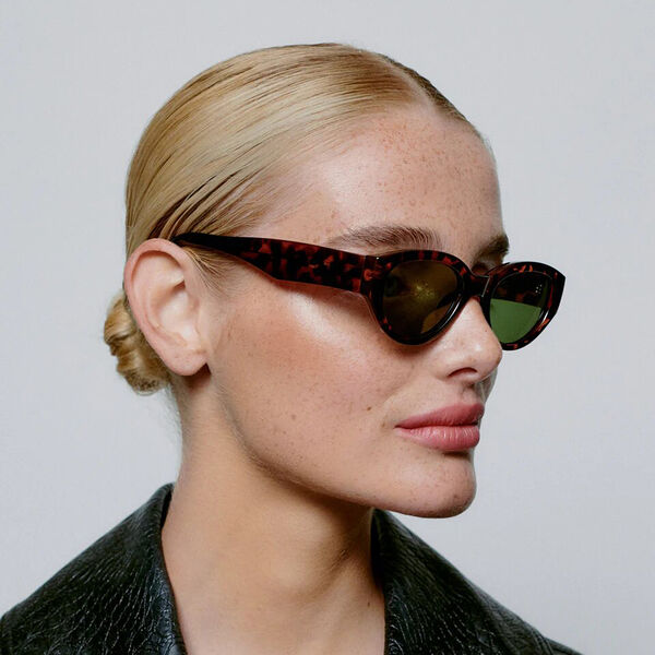 Winnie Sunglasses, demi tortoise, A. KJ&AElig;RBEDE