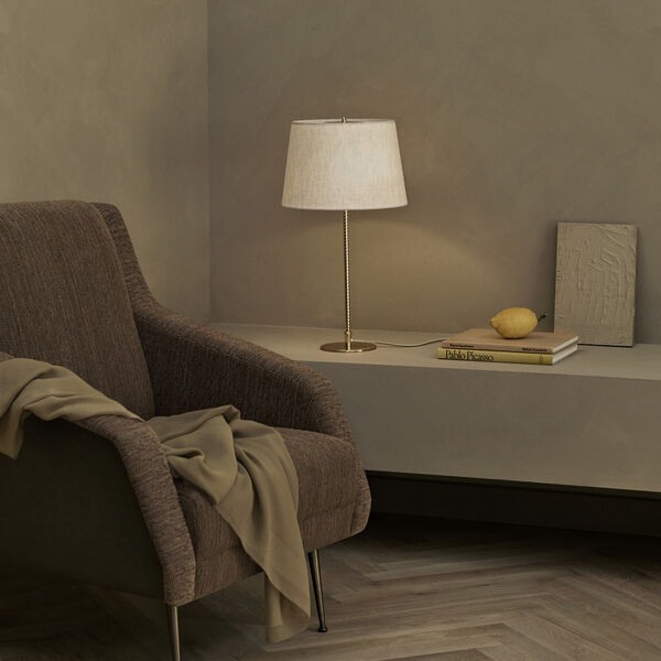 CDC. 1 Loungesessel, Around Boucl&eacute; 141/Antikmessing, GUBI