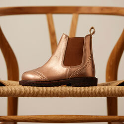 Chelsea-Stiefelette mit Brogue-Lochmuster, Bronze-Metallic/Cognac, ANGULUS