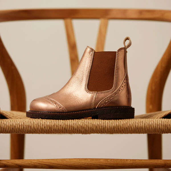 Chelsea-Stiefelette mit Brogue-Lochmuster, Bronze-Metallic/Cognac, ANGULUS