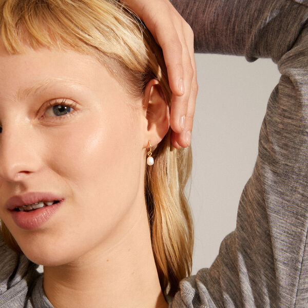 BERTHE Recycled Pearl Hoop Earrings, gold BERTHE Recycled Pearl Hoop Earrings, gold, Pilgrim