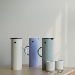 EM77 Thermoskanne, sand, Stelton