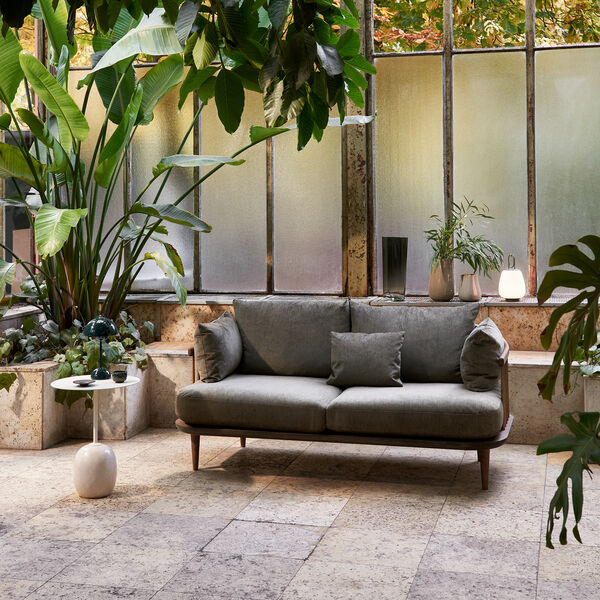 Fly SC2 2-seater Sofa, Hot Madison 093/smoked oiled oak Fly SC2 2-seater Sofa, Hot Madison 093/smoked oiled oak, &Tradition