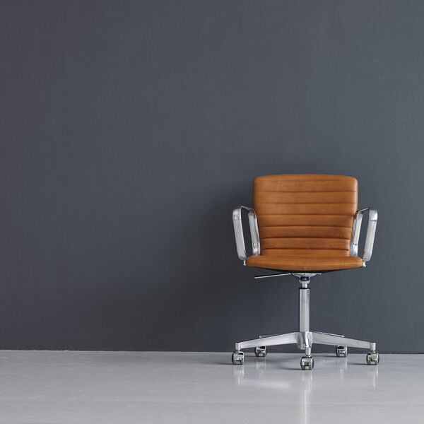 Butterfly Swivel Chair, cognac, Magnus Olesen Design