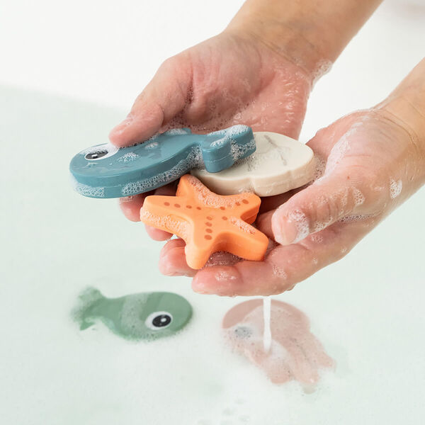 Sea Friends Bade- und Fischspielzeug, farbmix Sea Friends Bade- und Fischspielzeug, farbmix, Done by Deer