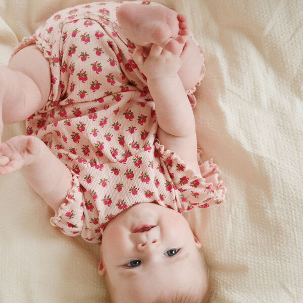 Chleo Rüschen-Strampler, rosie rose, Konges Sløjd