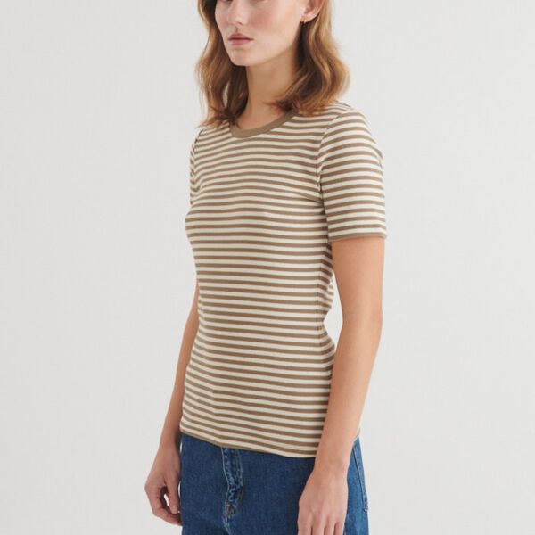 Ludmilla SS O-Neck, covert garden / birch, Basic Apparel